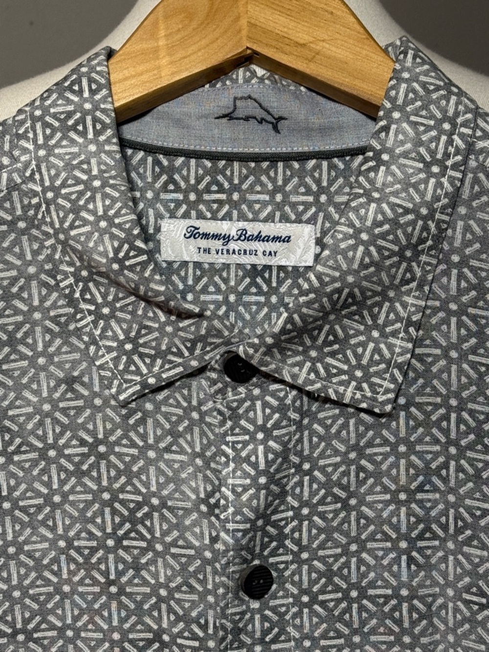 Tommy Bahama Gray Geometric Short-Sleeve Button-Down Shirt - XL - Picture 3 of 12